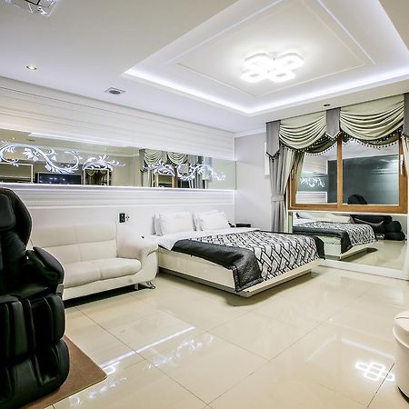 Shell Stone Yeosu Business Hotel Bagian luar foto